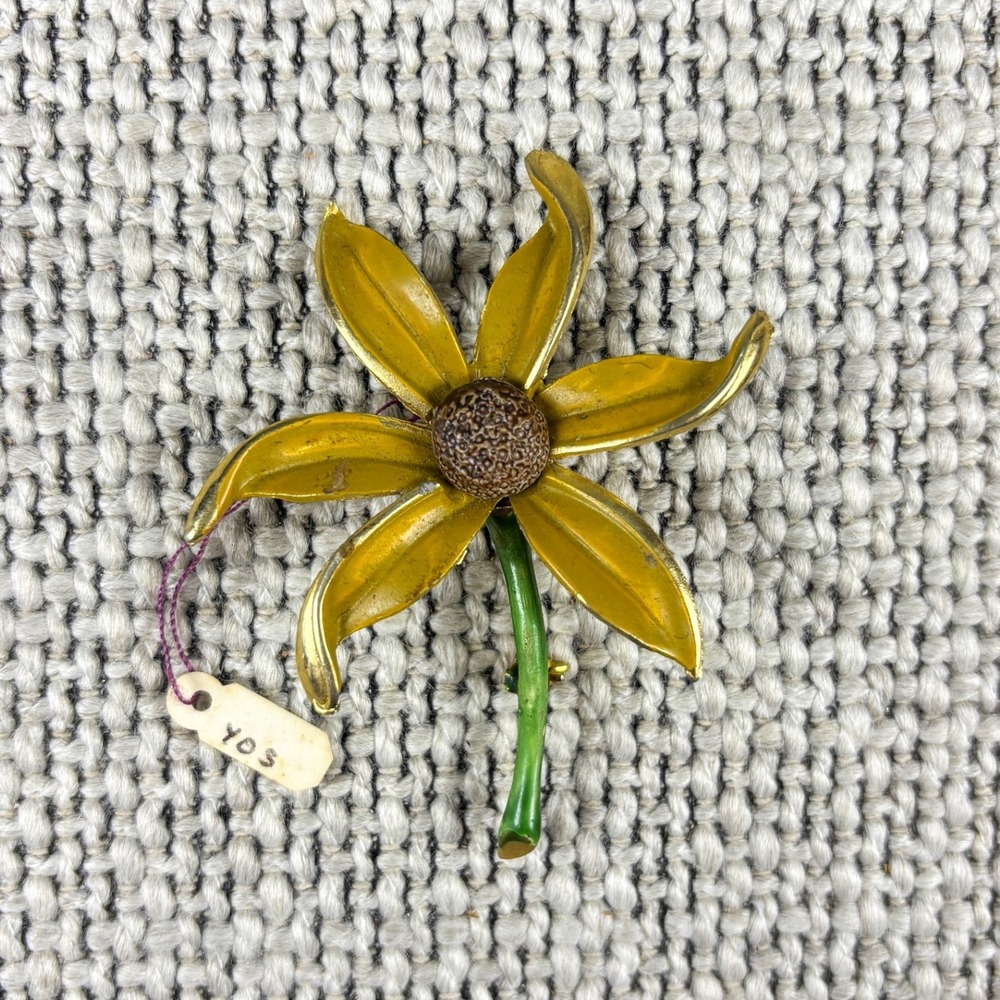 Vintage 1960s Retro Yellow Rotating Flower Power Brooch Gold Tone Floral Pin